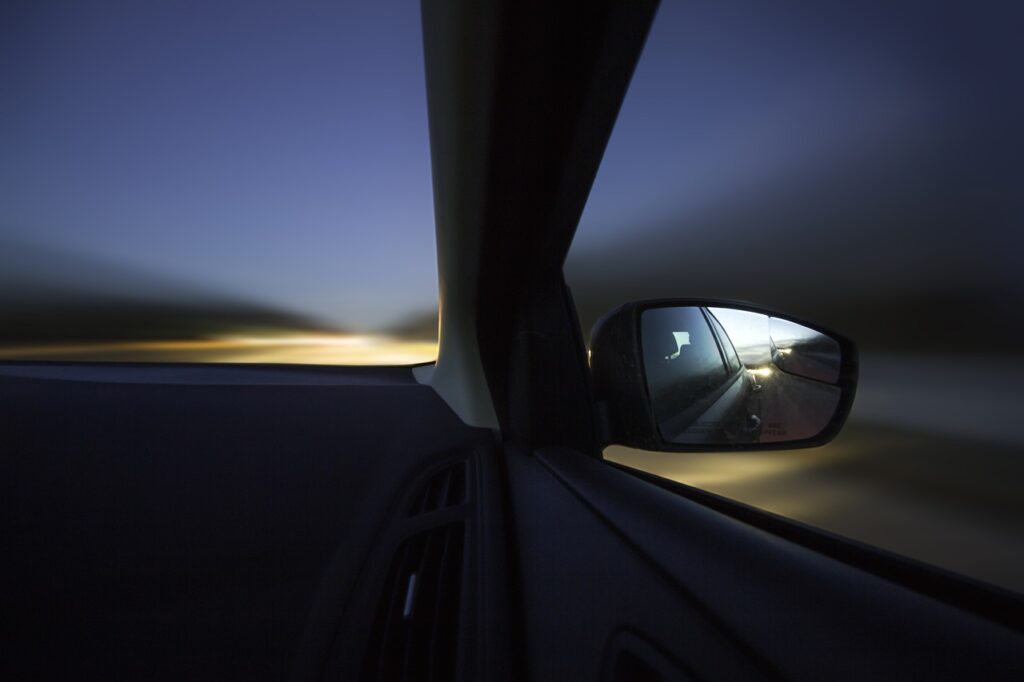 car, drive, dusk-934056.jpg